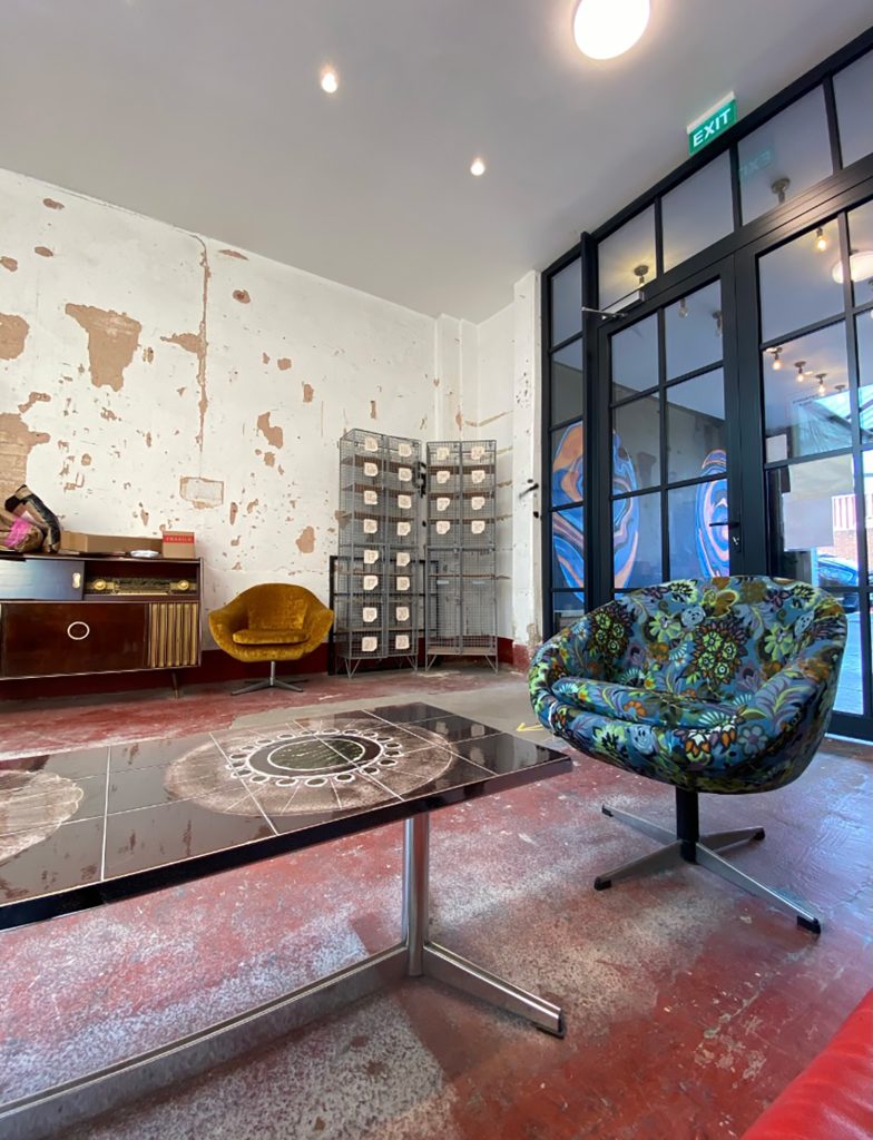 A living room with a table and chairs.